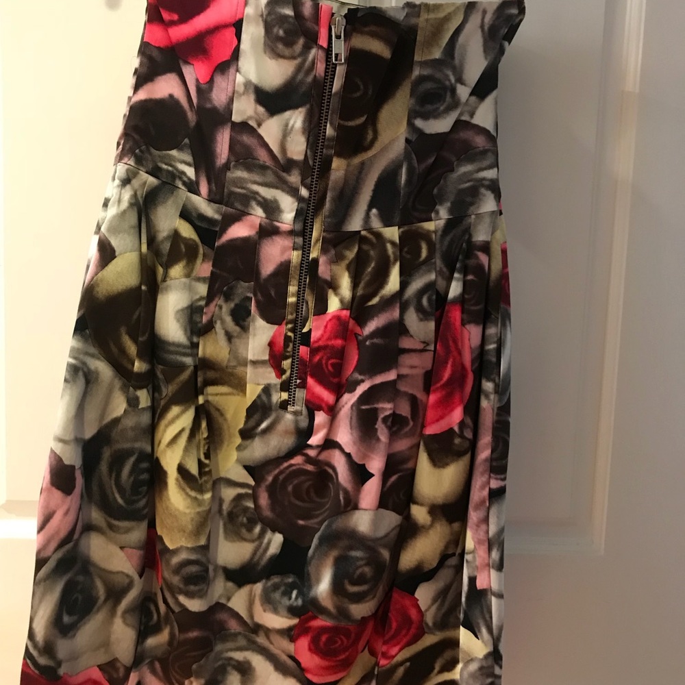 Floral mini strapless dress